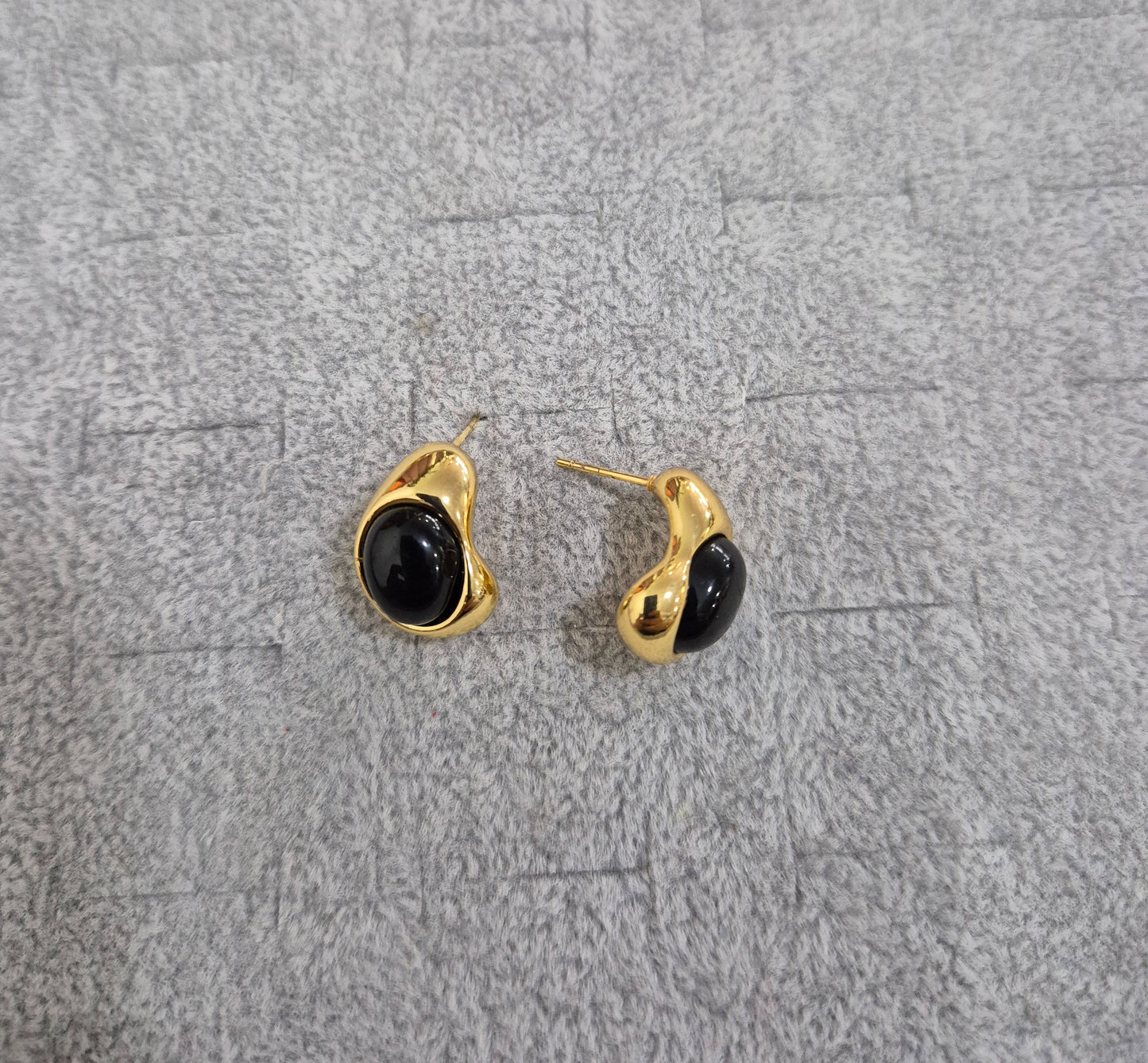 141112 Arete Gota Resina Negra