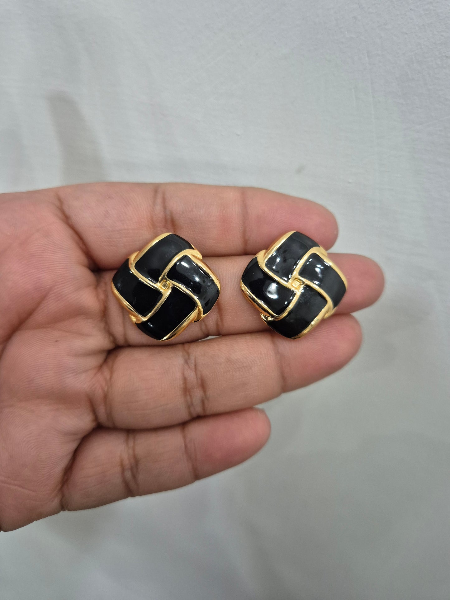 Arete Rombo Tejido negro