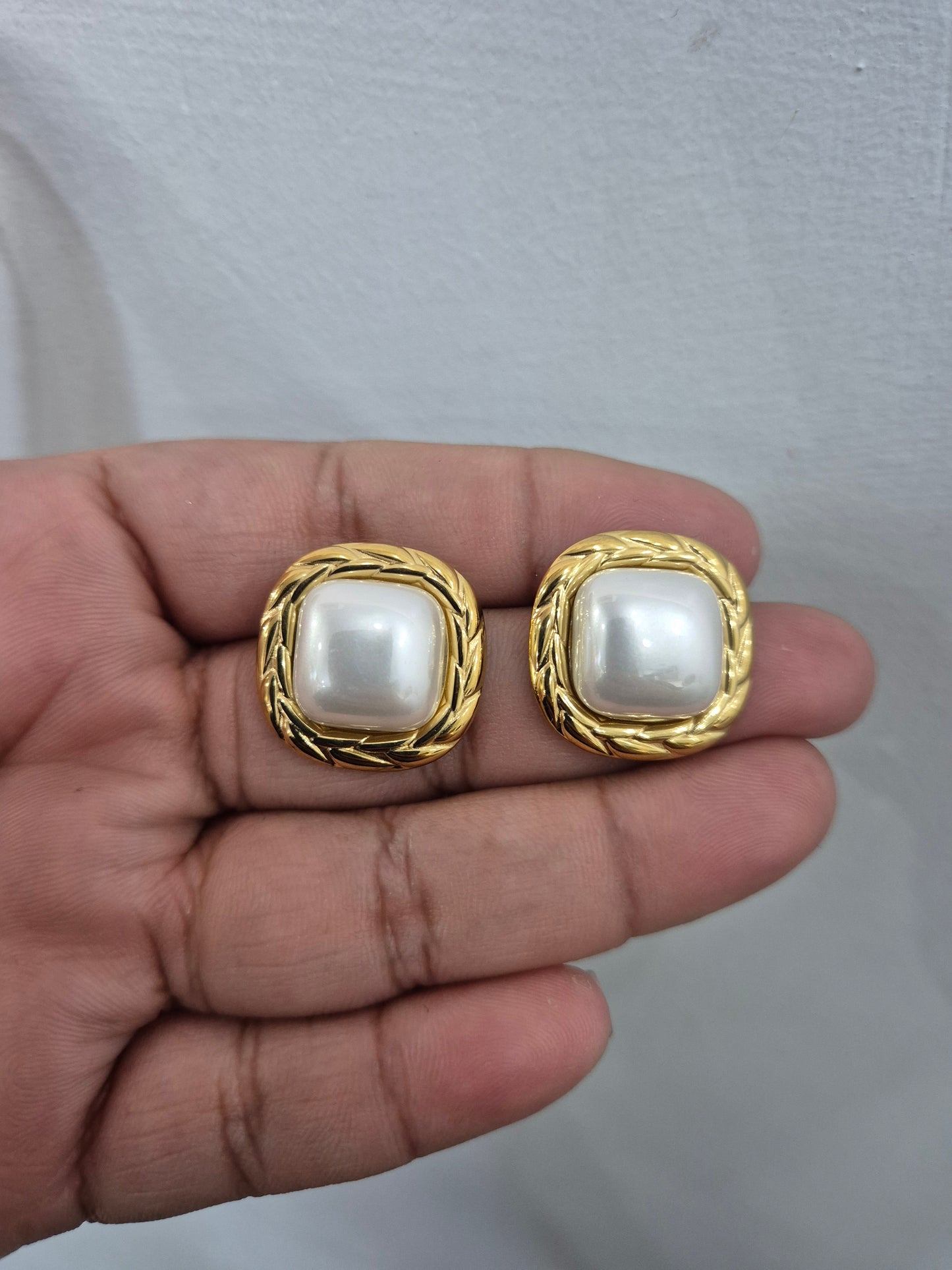 Arete Perla Cuadraro