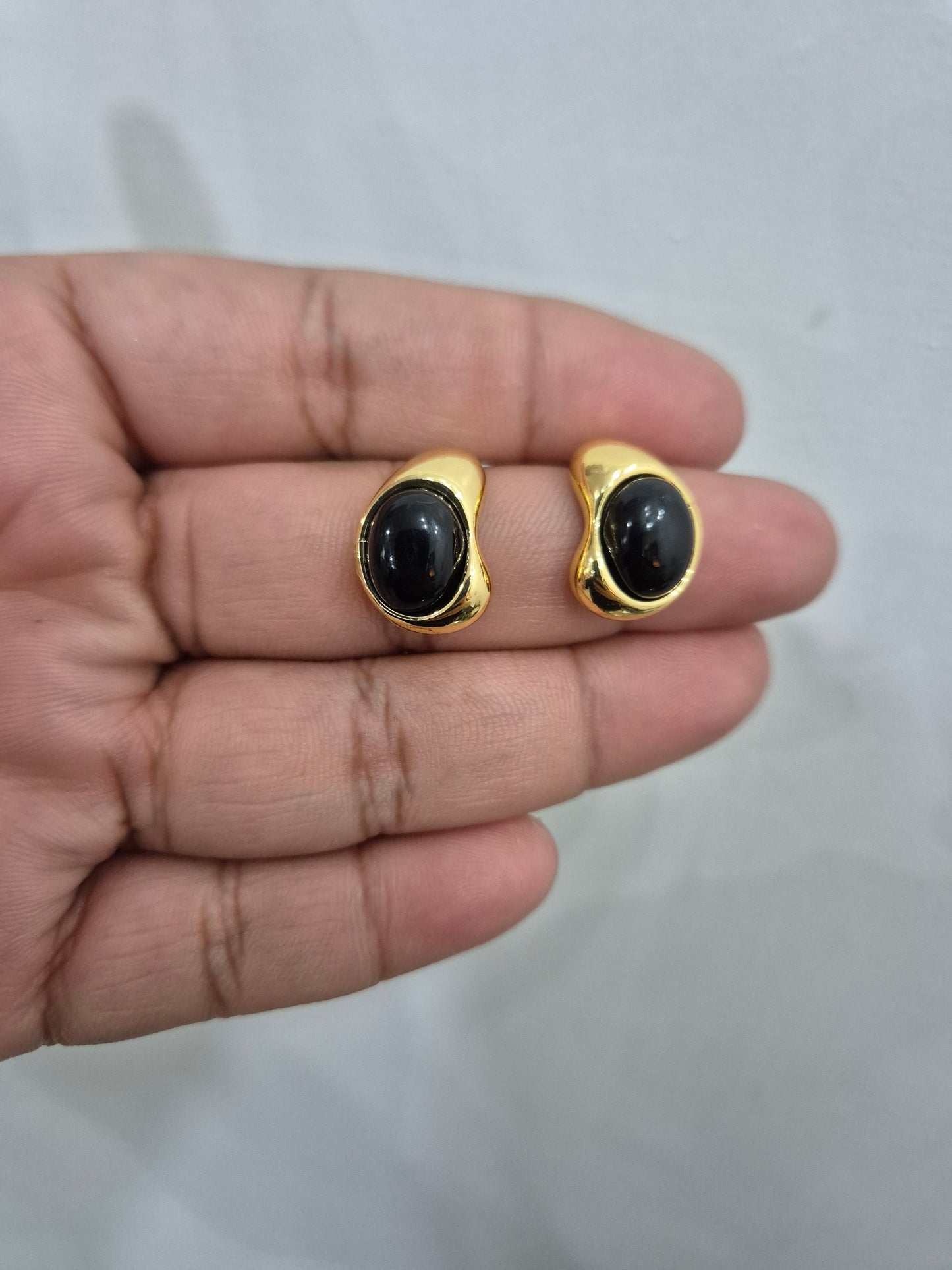 Arete Gota Resina Blanca