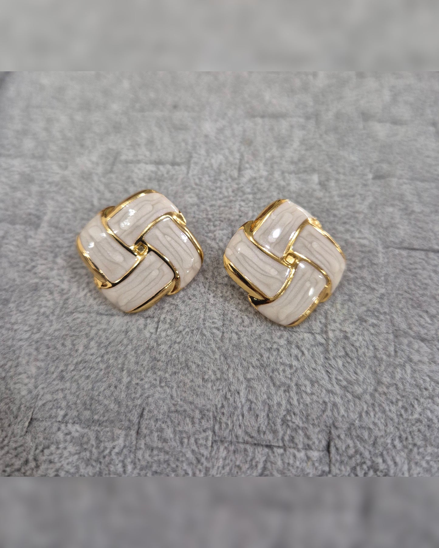 091112 Arete Rombo Tejido Blanco