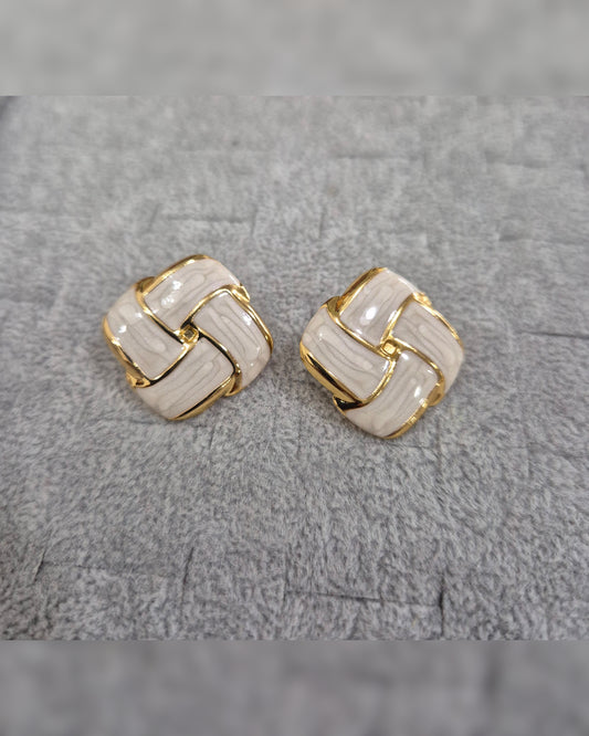 091112 Arete Rombo Tejido Blanco