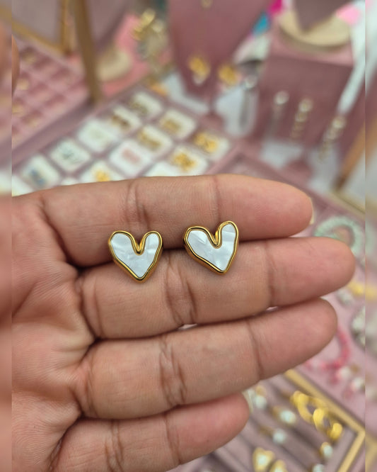 Arete Corazón concha Nacar