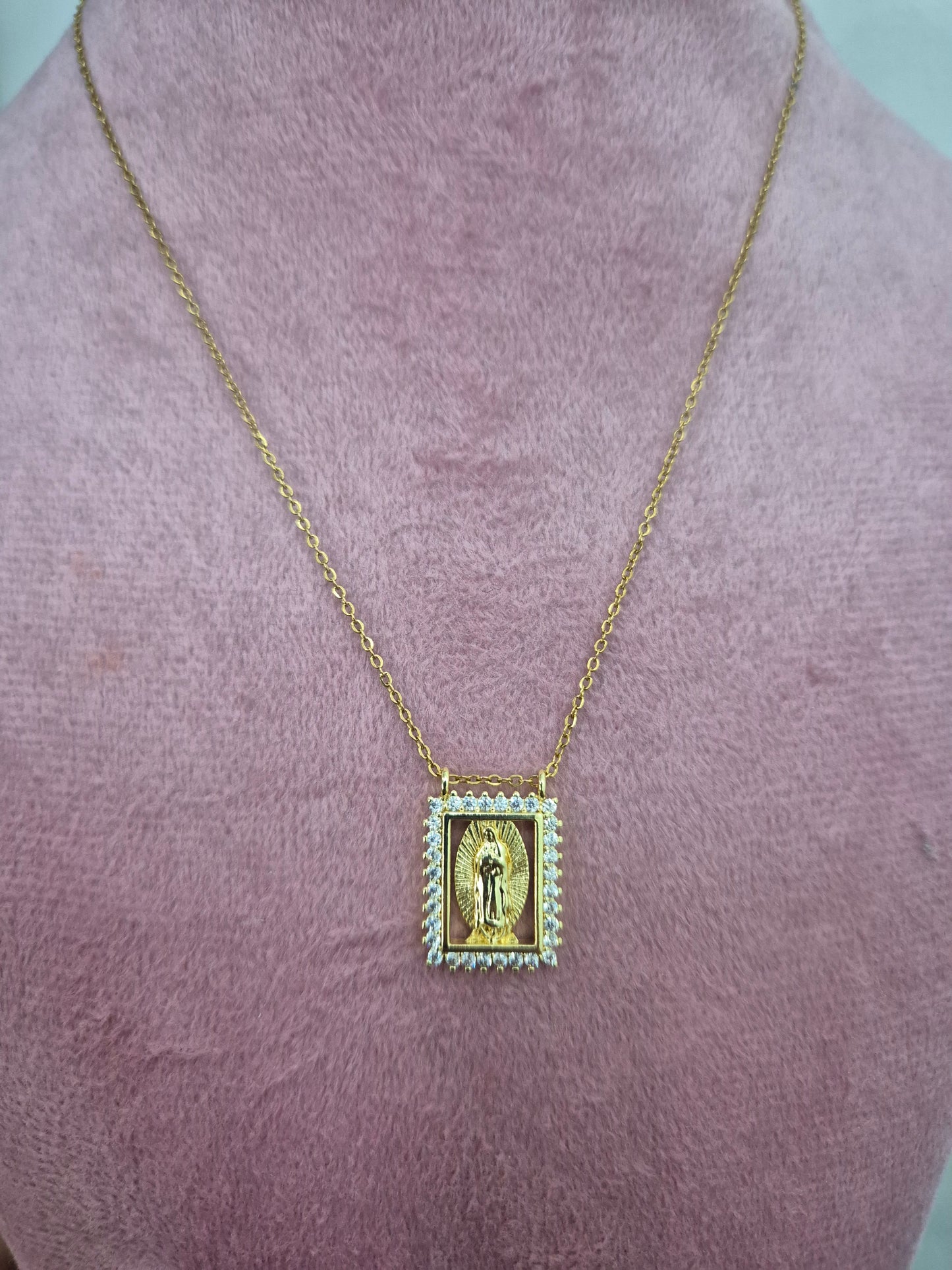 Cadena + dije de Virgen Guadalupe
