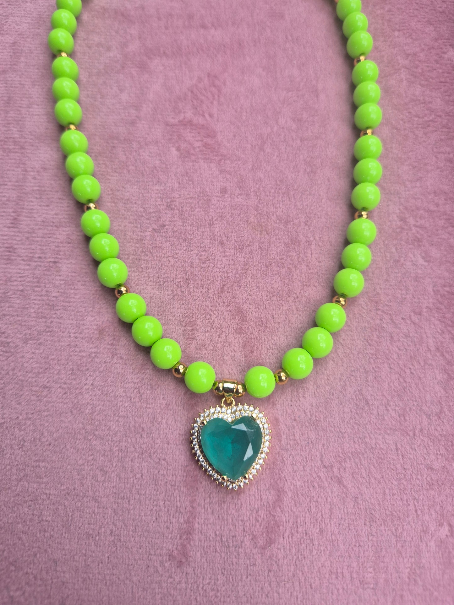 Collar Chicle Corazón Verde