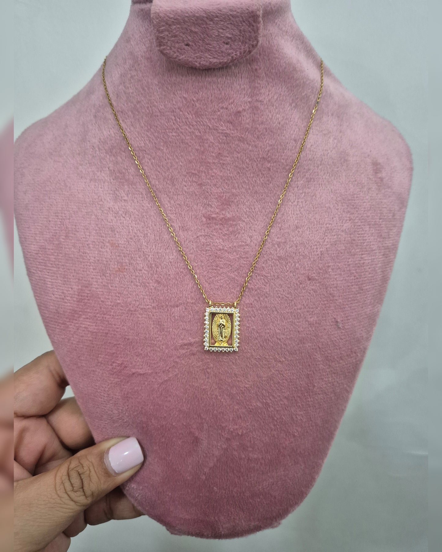 Cadena + dije de Virgen Guadalupe