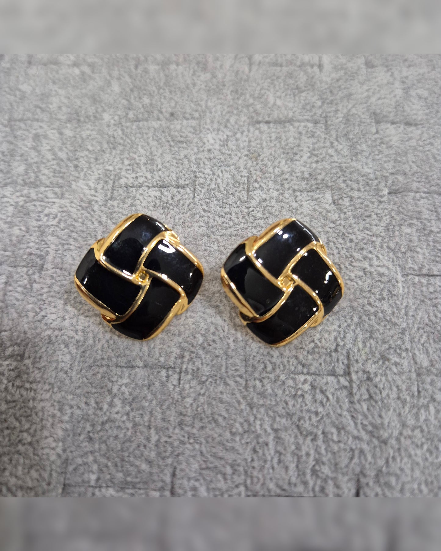 Arete Rombo Tejido negro