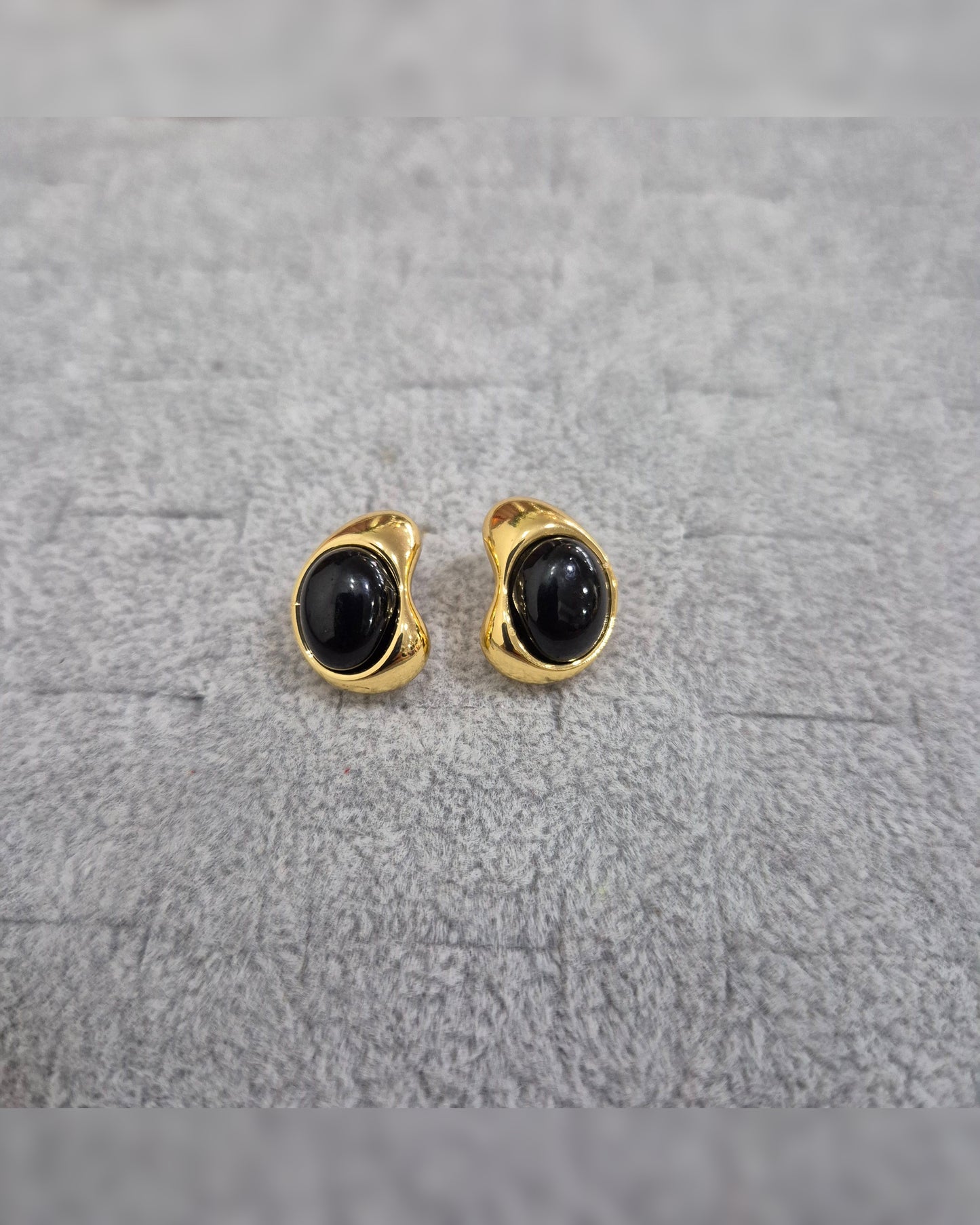 Arete Gota Resina Blanca